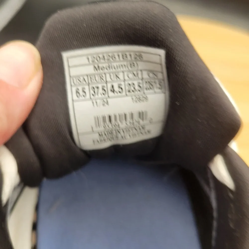 Brooks Adrenaline GTS 24 Mens White Grey Running Shoes 1204261B126 Size 6.5B